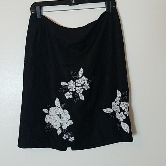 LOFT Dresses & Skirts - Ann Taylor Loft black andwhite flower prin…